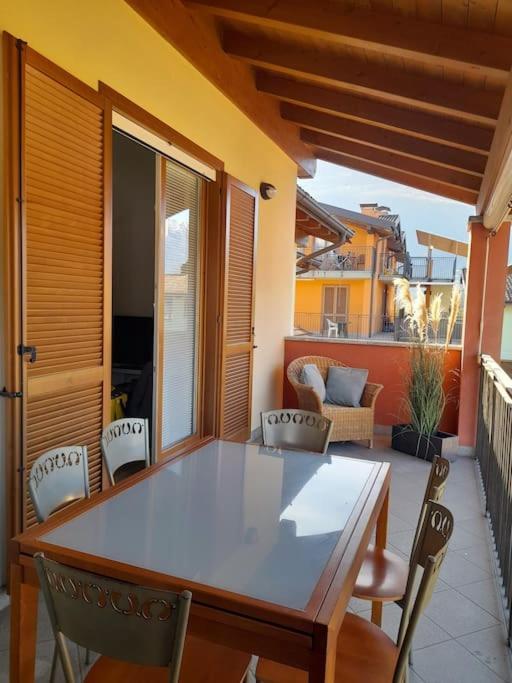 Modern Apartment With Terrace And Mezzanine Floor Colico Exterior foto